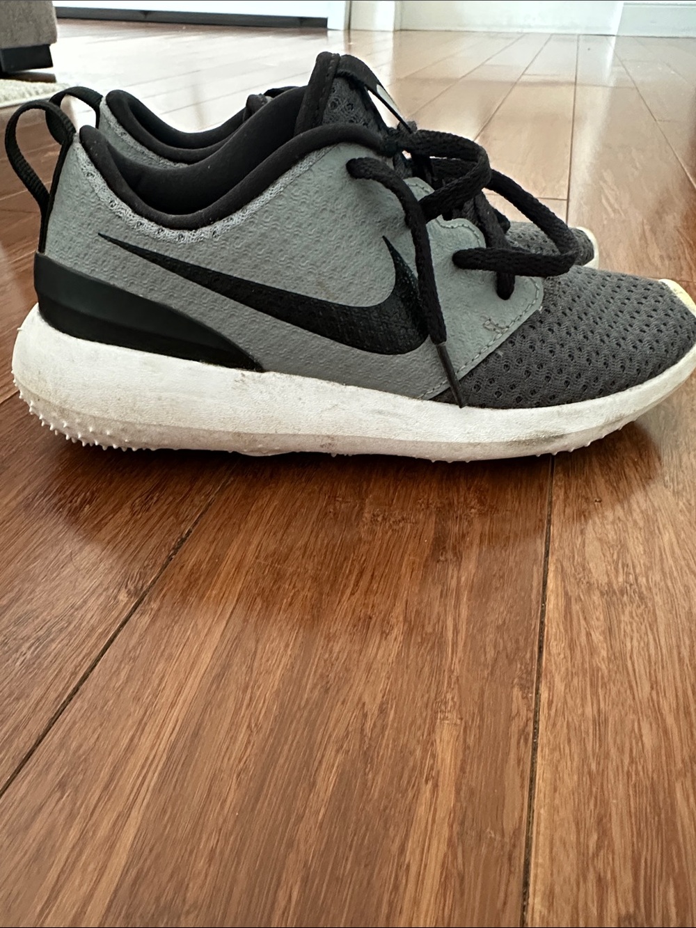 Nike Kids Gray and Black Lightweight Golf Sneakers